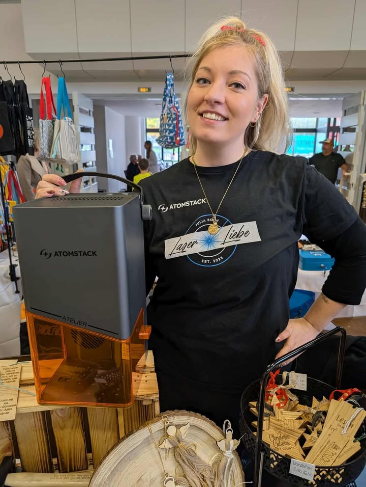 かぎ針からレーザーへ:Juliaが4台のAtomStackでハンドメイド副業の売上を3倍にした話